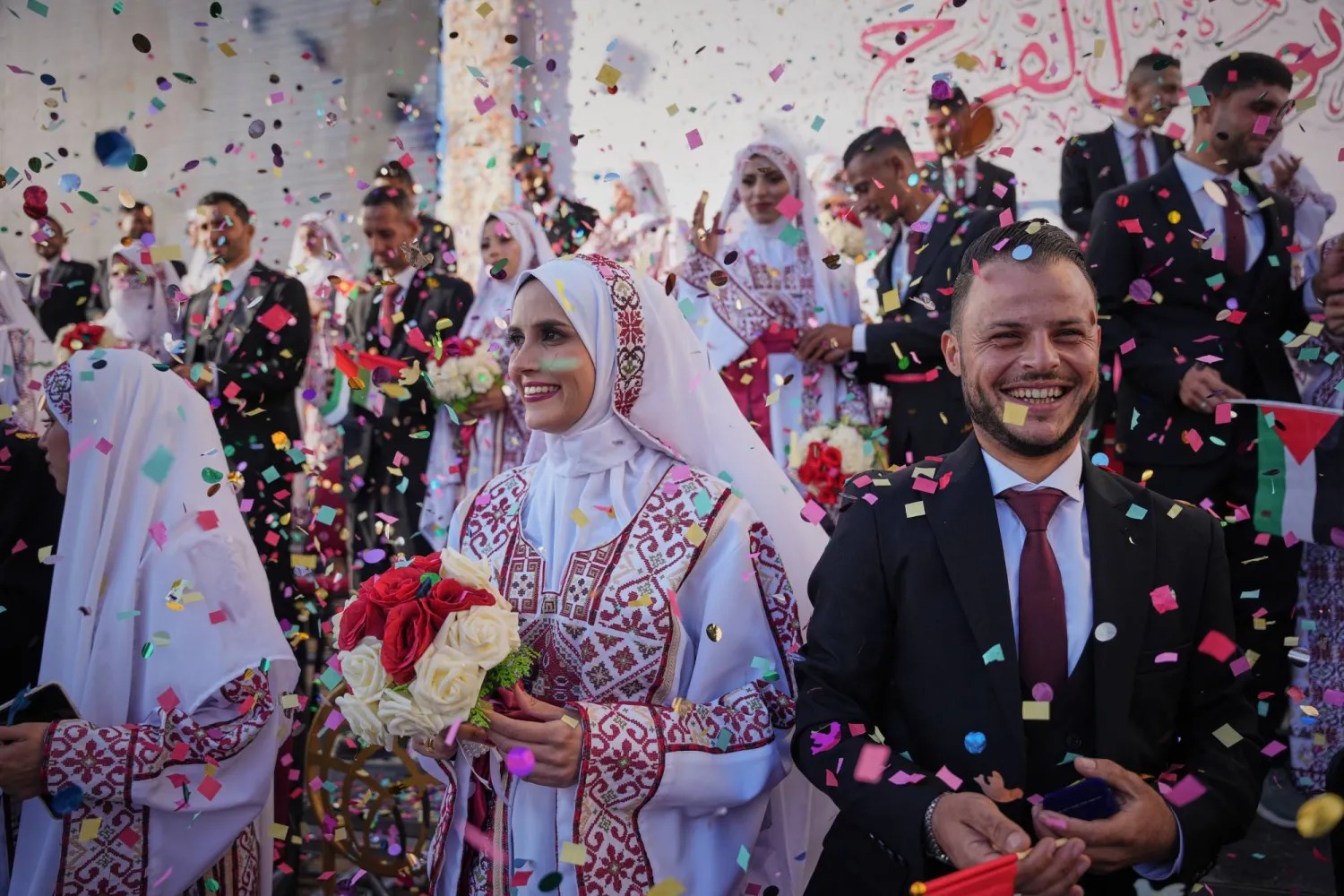 الناجون يتزوجون.. كيف تصنع غزة أفراحها وسط الإبادة؟